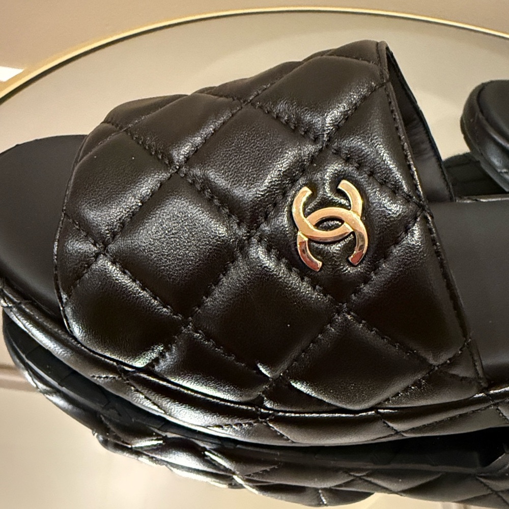 CHANEL Dad sandals Quilted leather CC logo slide 38 - Picture 3 of 17